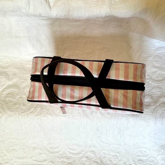 Victoria’s Secret toiletry bag -NWT - Picture 5 of 16